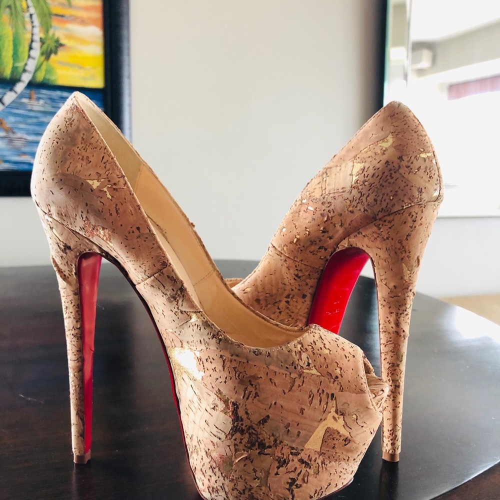 CHRISTIAN LOUBOUTIN